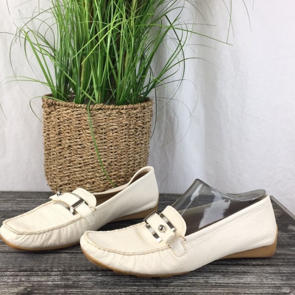 Stuart Weitzman Ivory Slip On Loafer Shoe 10